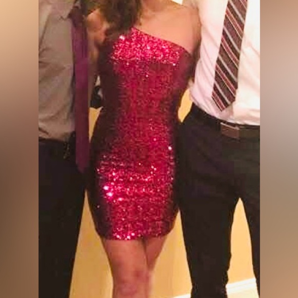 Dress The Population Pink Sequin.               One-Shoulder Bodycon Dress
